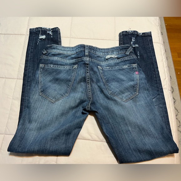 Vigoss Womens Jeans Size 27 Distressed, Wrinkle Detail on the back of legs. EUC - Picture 3 of 8